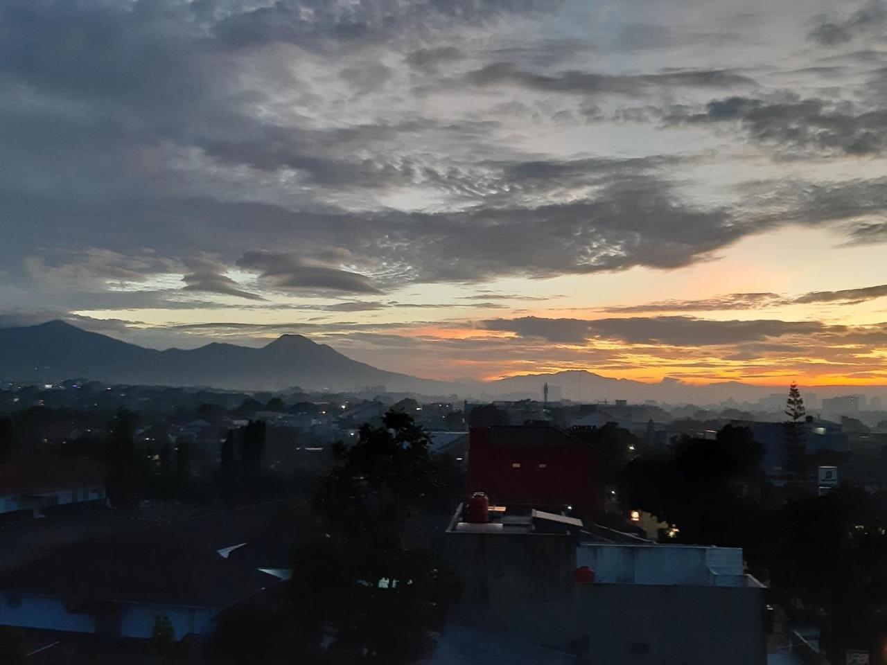 Ostello Temmu Co-Living Bandung Esterno foto