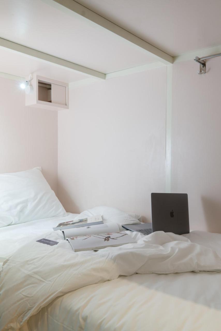 Ostello Temmu Co-Living Bandung Esterno foto