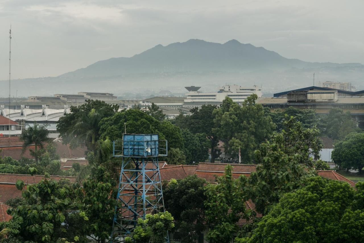 Ostello Temmu Co-Living Bandung Esterno foto